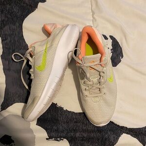 Nike Women's Light Gray and Neon Yellow Athletic Shoes